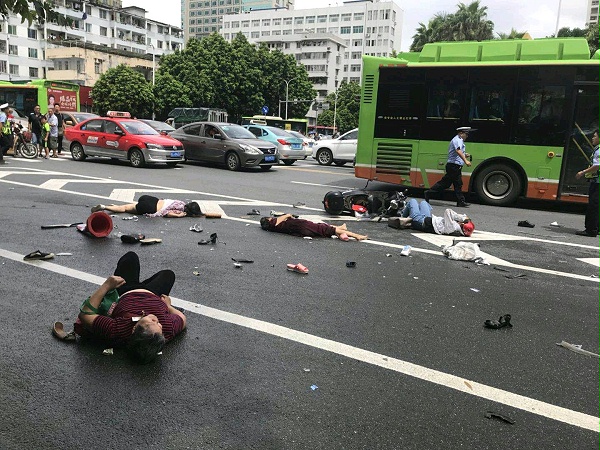 南宁桃园路惨烈车祸现场