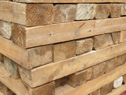 建筑木方厂家怎样做到防止蛀虫损害？