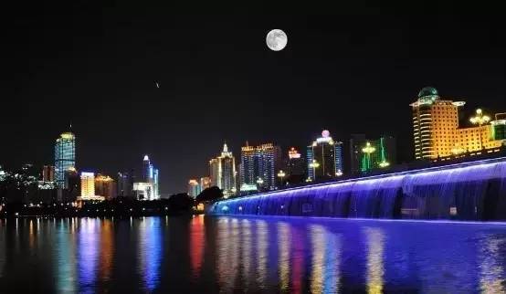 南宁南湖大桥夜景