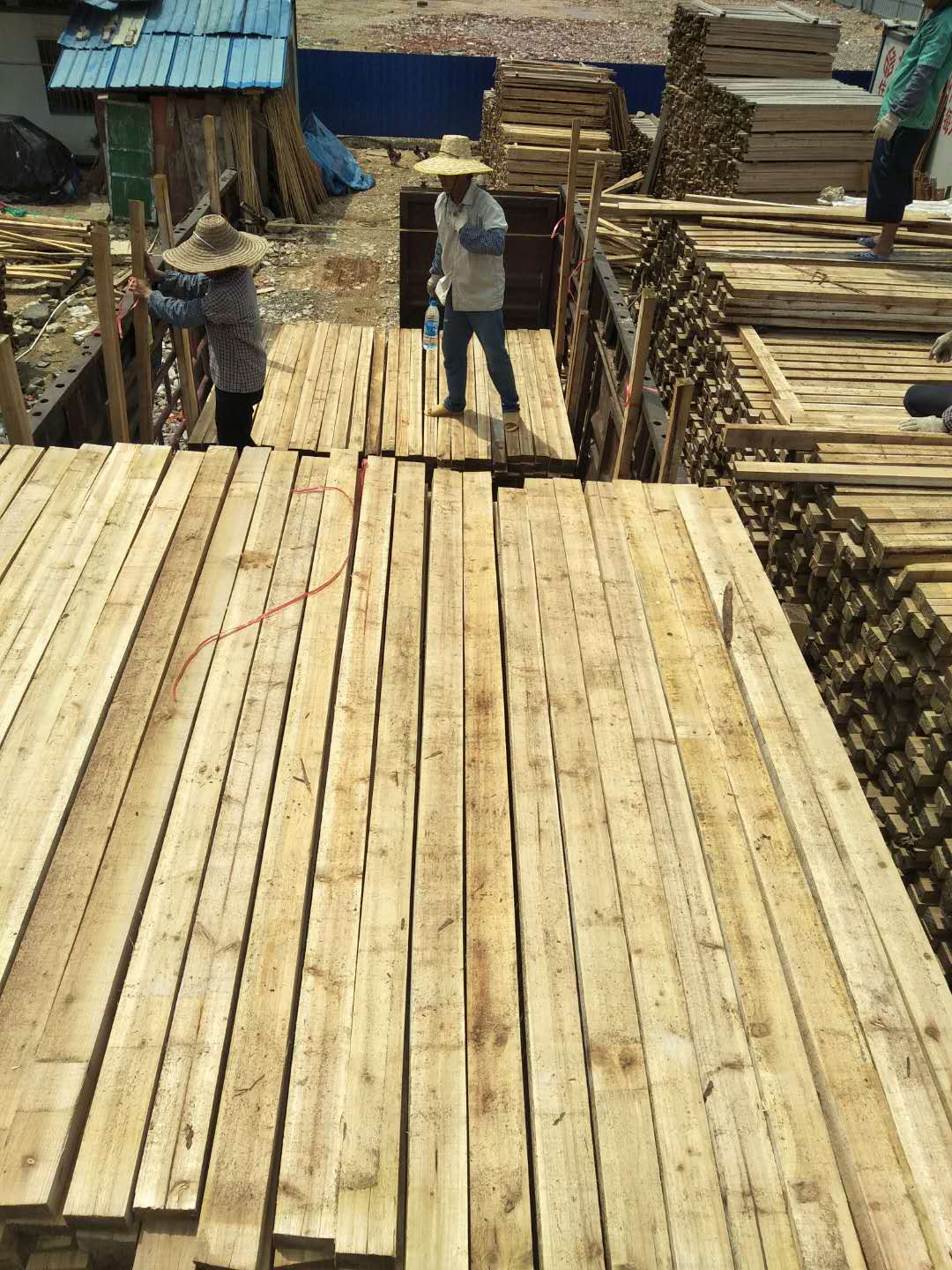 金生水建筑木方模板加工厂，教您对木材如何进行烘干。